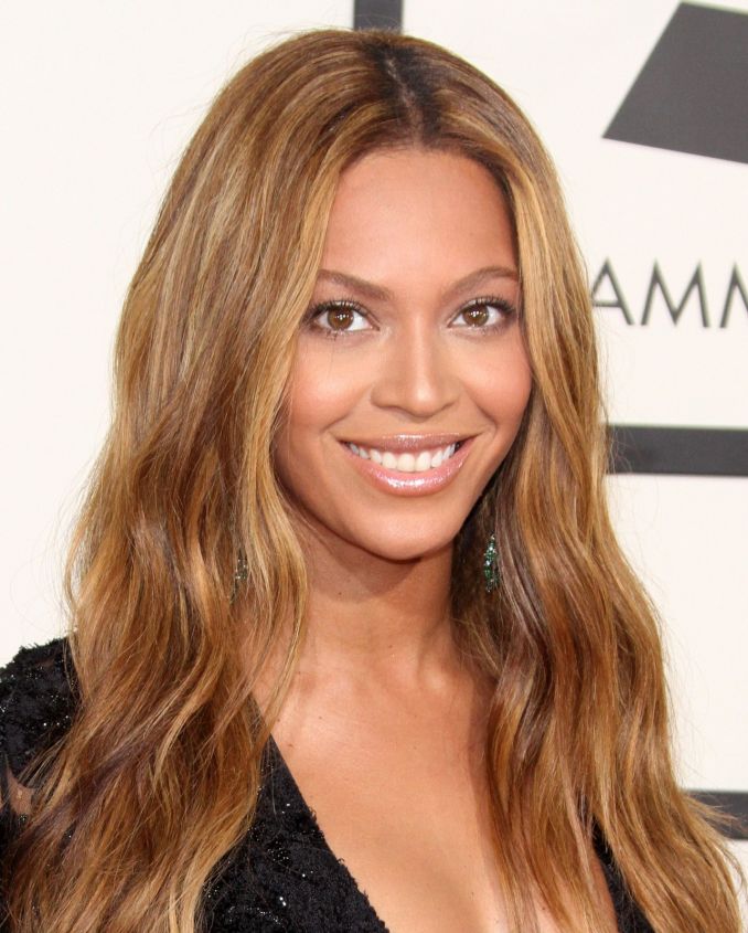 Ovalią veido formą turi Beyonce