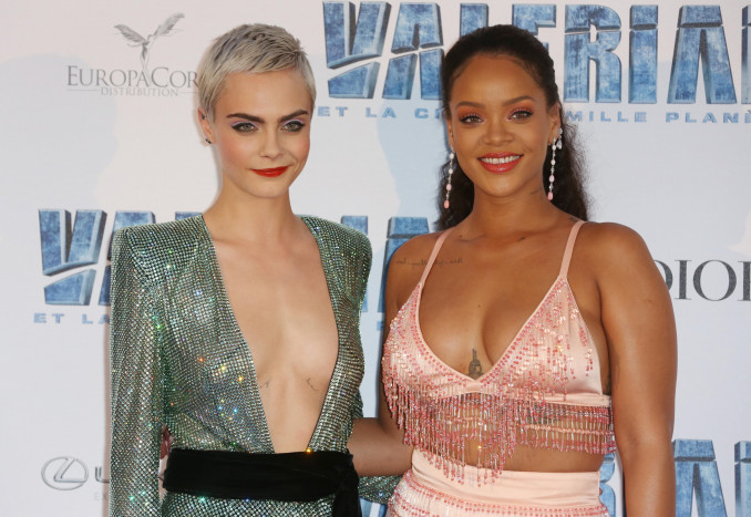 Cara Delevingne ir Rihanna